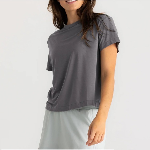 Free Fly Apparel Tops - Free Fly Women’s Elevate Lightweight Crop Tee In Smoke Gray Size S NWOT!